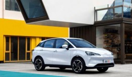 哪吒汽车 爆料视频最新,惊艳亮相，性能与颜值并存！”